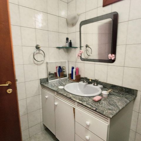 Casa à venda com 330m², 3 quartos e 3 vagas Casa à venda com 330m², 3 quartos e 3 vagasBanheiro 2