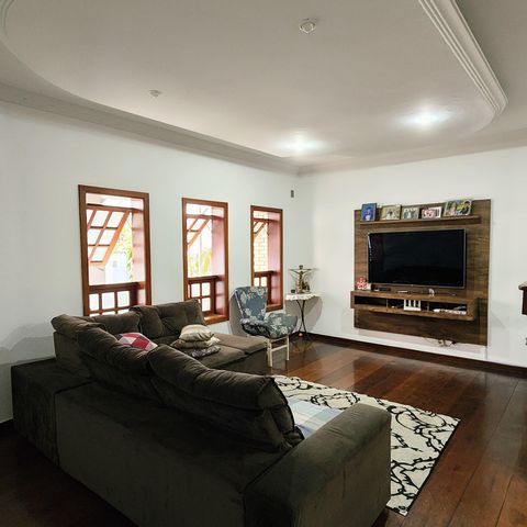 Casa à venda com 330m², 3 quartos e 3 vagas Casa à venda com 330m², 3 quartos e 3 vagasSala