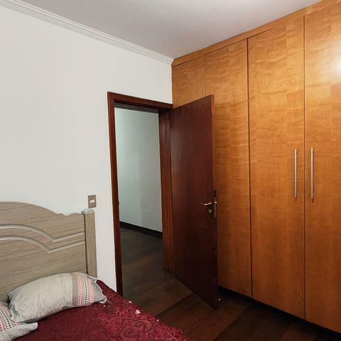 Casa à venda com 330m², 3 quartos e 3 vagas Casa à venda com 330m², 3 quartos e 3 vagasQuarto 2