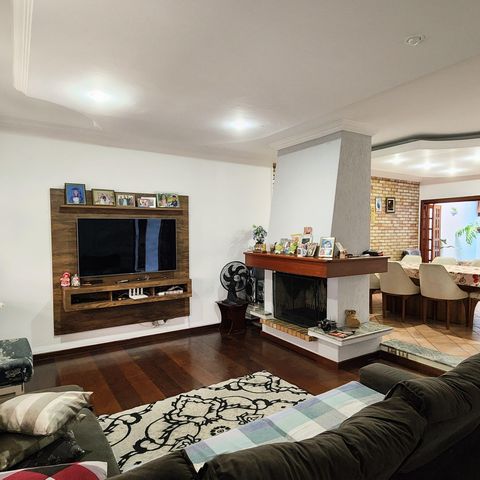 Casa à venda com 330m², 3 quartos e 3 vagas Casa à venda com 330m², 3 quartos e 3 vagasSala