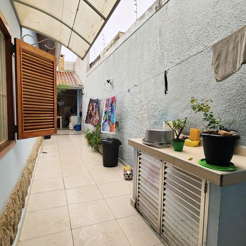 Casa à venda com 330m², 3 quartos e 3 vagas Casa à venda com 330m², 3 quartos e 3 vagasÁrea comum