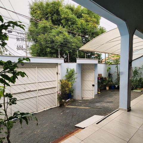 Casa à venda com 330m², 3 quartos e 3 vagas Casa à venda com 330m², 3 quartos e 3 vagasÁrea comum