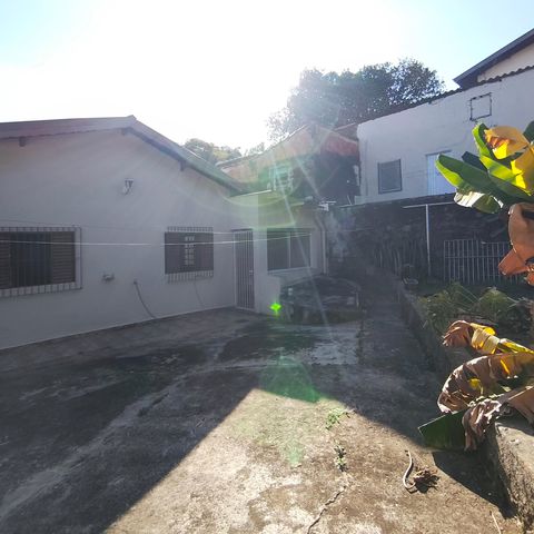 Casa à venda com 295m², 3 quartos e 4 vagas Casa à venda com 295m², 3 quartos e 4 vagasQuintal