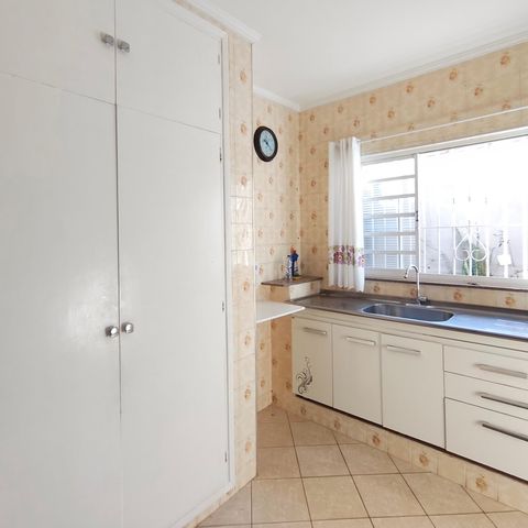 Casa à venda com 295m², 3 quartos e 4 vagas Casa à venda com 295m², 3 quartos e 4 vagasCozinha
