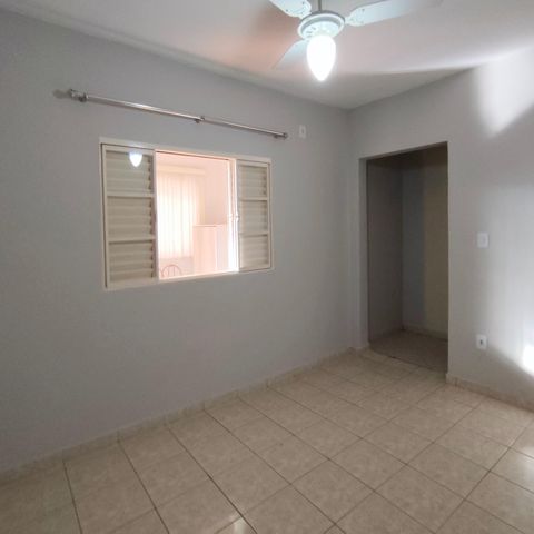 Casa à venda com 295m², 3 quartos e 4 vagas Casa à venda com 295m², 3 quartos e 4 vagasQuarto 2