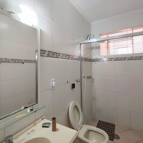 Casa à venda com 295m², 3 quartos e 4 vagas Casa à venda com 295m², 3 quartos e 4 vagasBanheiro