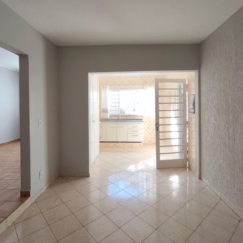 Casa à venda com 295m², 3 quartos e 4 vagas Casa à venda com 295m², 3 quartos e 4 vagasSala de Jantar