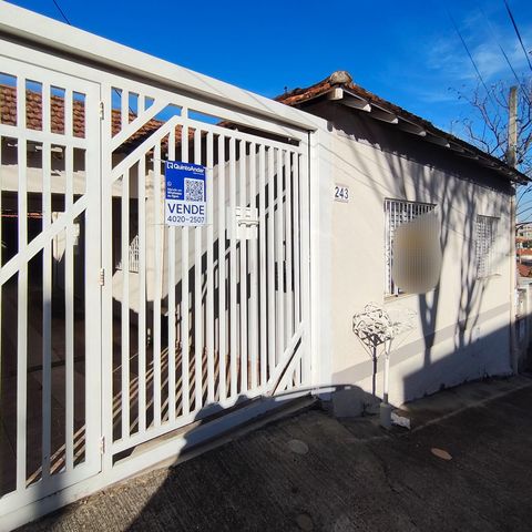 Casa à venda com 295m², 3 quartos e 4 vagas Casa à venda com 295m², 3 quartos e 4 vagasFachada