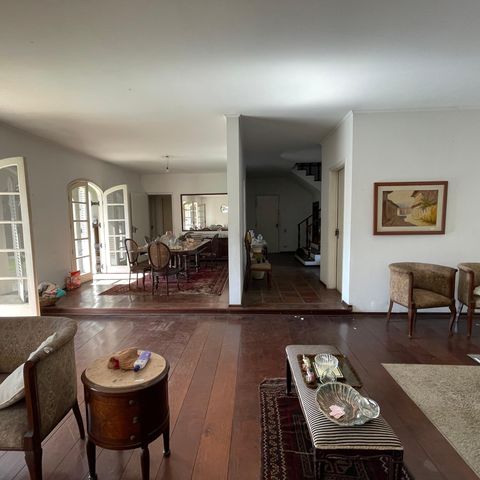 Casa à venda com 367m², 3 quartos e 4 vagas Casa à venda com 367m², 3 quartos e 4 vagasSala