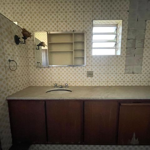 Casa à venda com 367m², 3 quartos e 4 vagas Casa à venda com 367m², 3 quartos e 4 vagasBanheiro 2