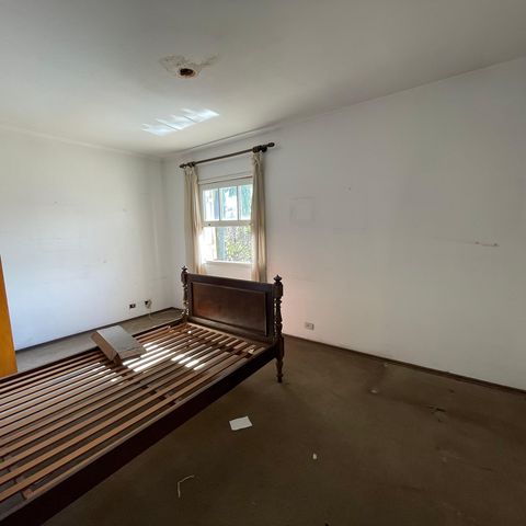 Casa à venda com 367m², 3 quartos e 4 vagas Casa à venda com 367m², 3 quartos e 4 vagasQuarto 2