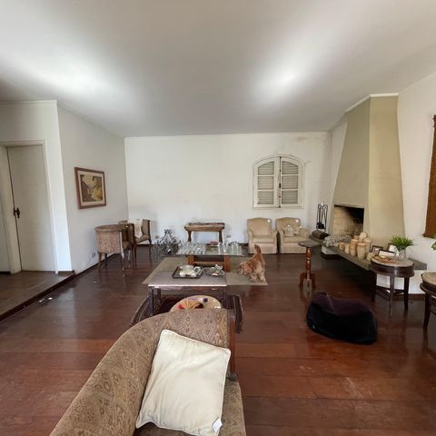 Casa à venda com 367m², 3 quartos e 4 vagas Casa à venda com 367m², 3 quartos e 4 vagasSala