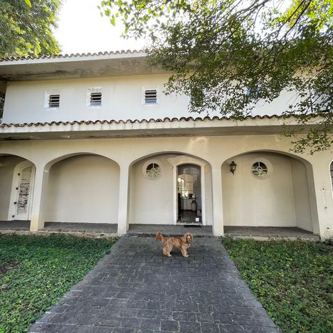 Casa à venda com 367m², 3 quartos e 4 vagas Casa à venda com 367m², 3 quartos e 4 vagasÁrea comum