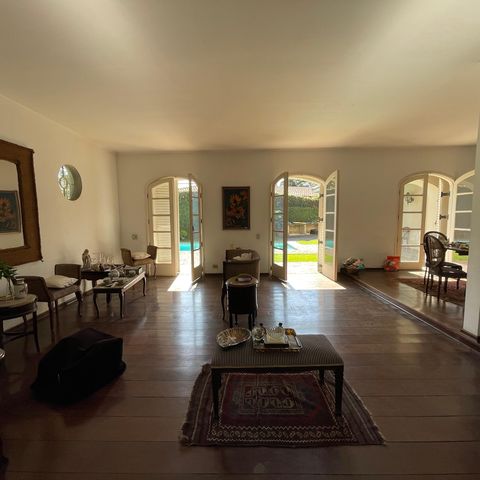 Casa à venda com 367m², 3 quartos e 4 vagas Casa à venda com 367m², 3 quartos e 4 vagasSala