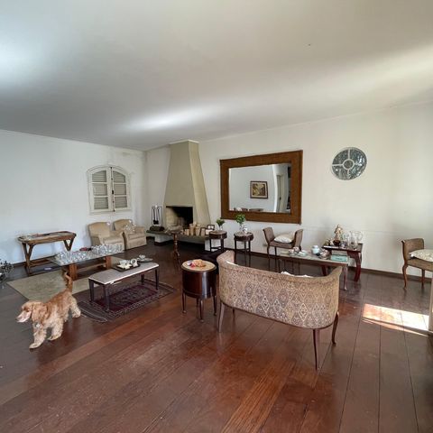 Casa à venda com 367m², 3 quartos e 4 vagas Casa à venda com 367m², 3 quartos e 4 vagasSala