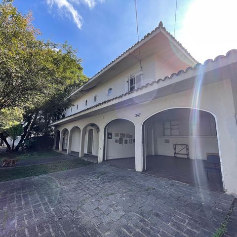 Casa à venda com 367m², 3 quartos e 4 vagas Casa à venda com 367m², 3 quartos e 4 vagasÁrea comum