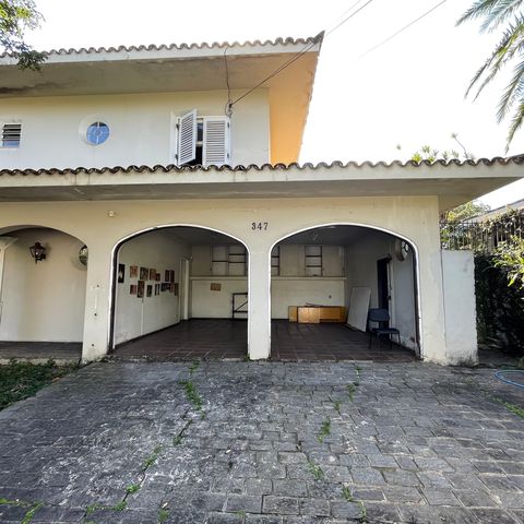 Casa à venda com 367m², 3 quartos e 4 vagas Casa à venda com 367m², 3 quartos e 4 vagasÁrea comum