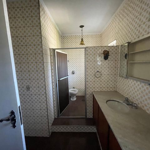 Casa à venda com 367m², 3 quartos e 4 vagas Casa à venda com 367m², 3 quartos e 4 vagasBanheiro 2