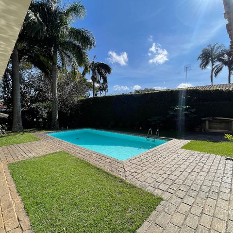 Casa à venda com 367m², 3 quartos e 4 vagas Casa à venda com 367m², 3 quartos e 4 vagasÁrea comum