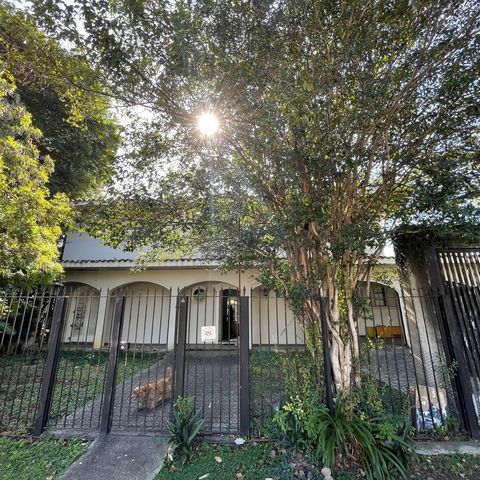 Casa à venda com 367m², 3 quartos e 4 vagas Casa à venda com 367m², 3 quartos e 4 vagasFachada