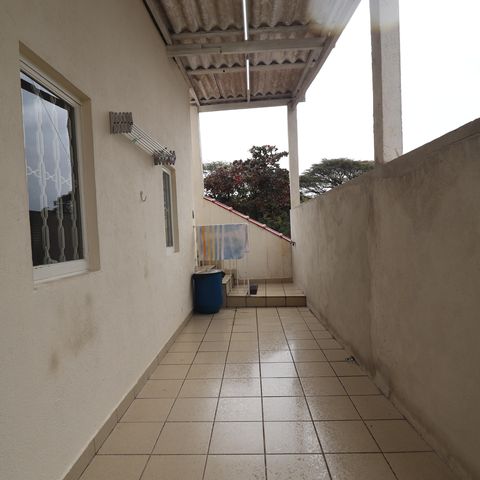 Casa à venda com 348m², 3 quartos e 12 vagasCasa 2 - Corredor lateral