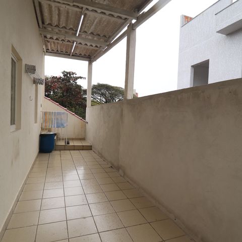 Casa à venda com 348m², 3 quartos e 12 vagasCasa 2 - Corredor lateral