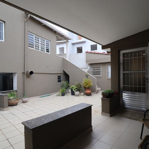Casa à venda com 348m², 3 quartos e 12 vagasQuintal
