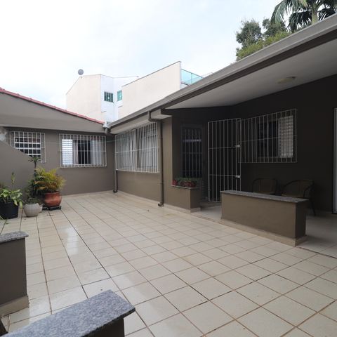 Casa à venda com 348m², 3 quartos e 12 vagasQuintal
