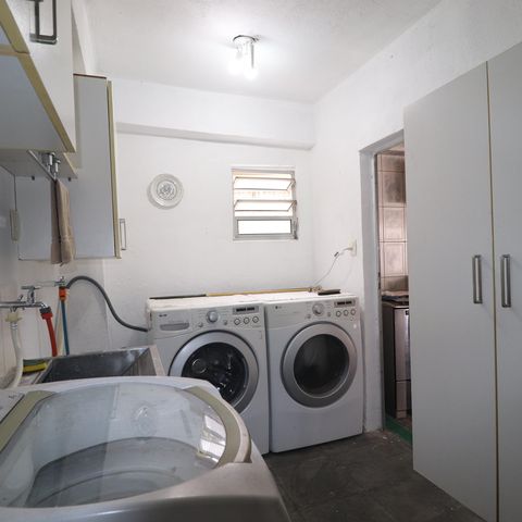 Casa à venda com 348m², 3 quartos e 12 vagasCasa 2 - Àrea de serviço