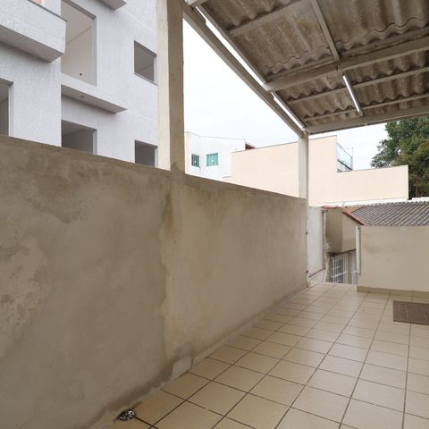 Casa à venda com 348m², 3 quartos e 12 vagasCasa 2 - Corredor lateral