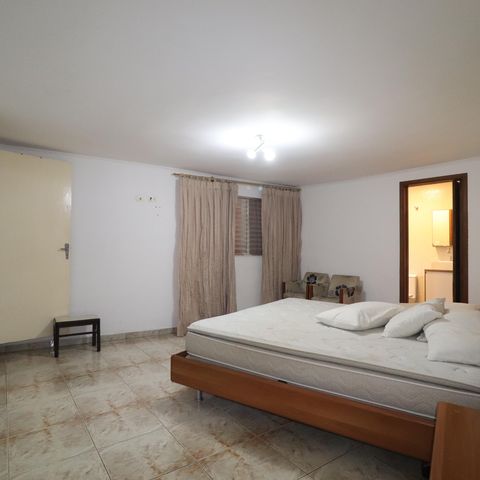 Casa à venda com 348m², 3 quartos e 12 vagasCasa 1 - Quarto 1 suíte