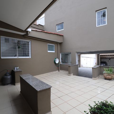 Casa à venda com 348m², 3 quartos e 12 vagasQuintal