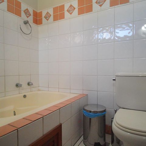 Casa à venda com 175m², 3 quartos e 2 vagasBanheiro do Quarto 1