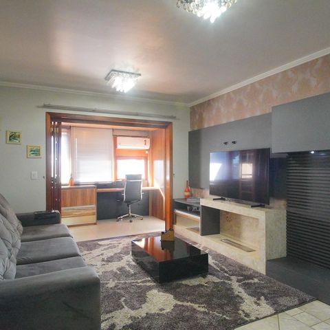 Casa à venda com 175m², 3 quartos e 2 vagasSala