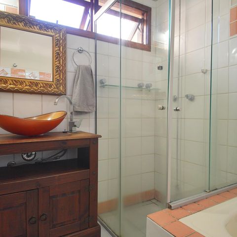 Casa à venda com 175m², 3 quartos e 2 vagasBanheiro do Quarto 1