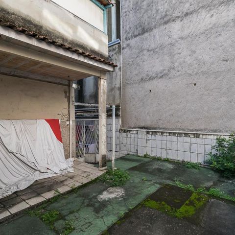 Casa à venda com 400m², 6 quartos e 2 vagasCasa - Quintal dos fundos