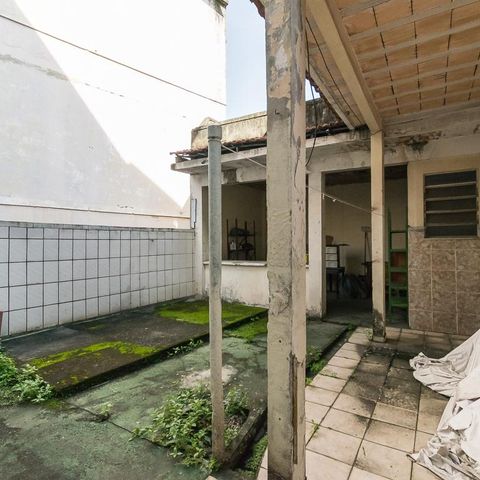 Casa à venda com 400m², 6 quartos e 2 vagasCasa - Quintal dos fundos