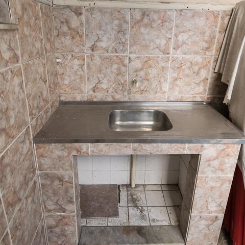 Casa à venda com 400m², 6 quartos e 2 vagasCasa - Quintal dos fundos