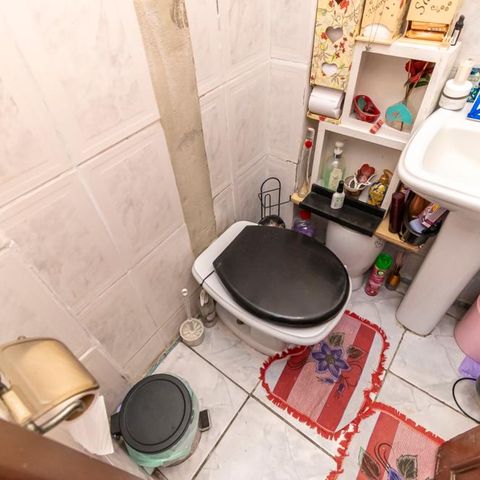 Casa à venda com 400m², 6 quartos e 2 vagasCasa 5 - banheiro