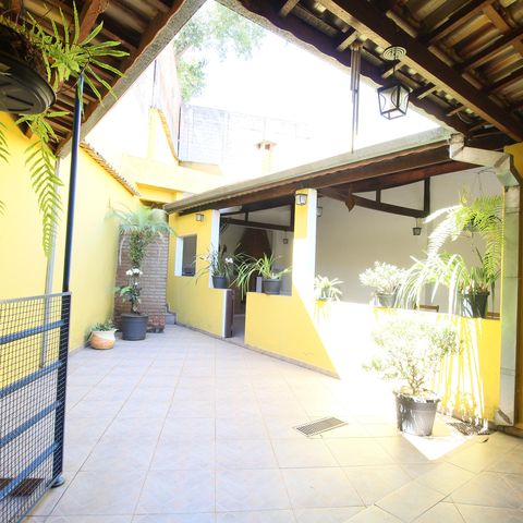 Casa à venda com 300m², 2 quartos e 12 vagasQuintal