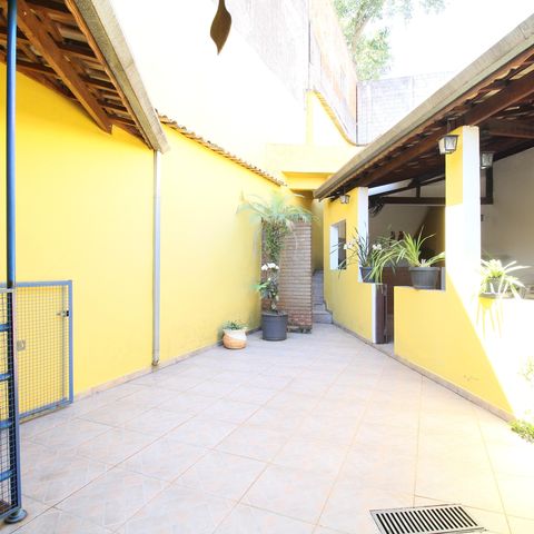 Casa à venda com 300m², 2 quartos e 12 vagasQuintal