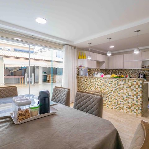 Casa de condomínio à venda com 270m², 4 quartos e 2 vagas Casa de condomínio à venda com 270m², 4 quartos e 2 vagasCozinha