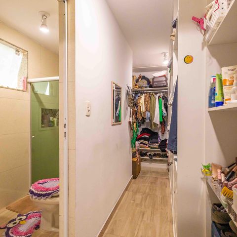 Casa de condomínio à venda com 270m², 4 quartos e 2 vagas Casa de condomínio à venda com 270m², 4 quartos e 2 vagasSuíte 1 Closet
