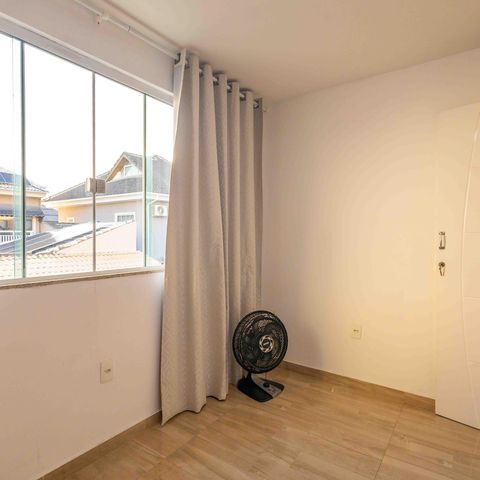 Casa de condomínio à venda com 270m², 4 quartos e 2 vagas Casa de condomínio à venda com 270m², 4 quartos e 2 vagasQuarto
