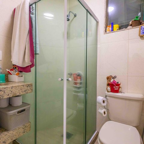 Casa de condomínio à venda com 270m², 4 quartos e 2 vagas Casa de condomínio à venda com 270m², 4 quartos e 2 vagasBanheiro Social