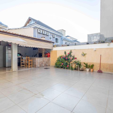 Casa de condomínio à venda com 270m², 4 quartos e 2 vagas Casa de condomínio à venda com 270m², 4 quartos e 2 vagasÁrea comum