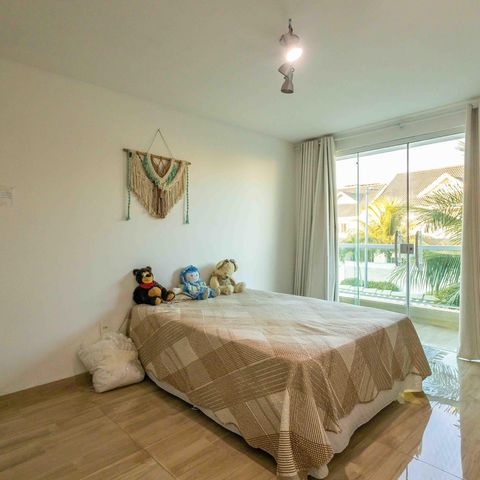 Casa de condomínio à venda com 270m², 4 quartos e 2 vagas Casa de condomínio à venda com 270m², 4 quartos e 2 vagasSuíte 2