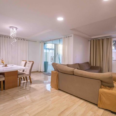 Casa de condomínio à venda com 270m², 4 quartos e 2 vagas Casa de condomínio à venda com 270m², 4 quartos e 2 vagasSala