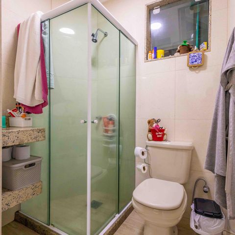 Casa de condomínio à venda com 270m², 4 quartos e 2 vagas Casa de condomínio à venda com 270m², 4 quartos e 2 vagasBanheiro Social