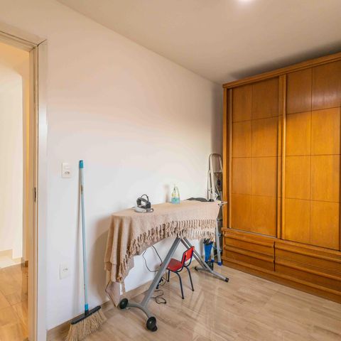 Casa de condomínio à venda com 270m², 4 quartos e 2 vagas Casa de condomínio à venda com 270m², 4 quartos e 2 vagasQuarto
